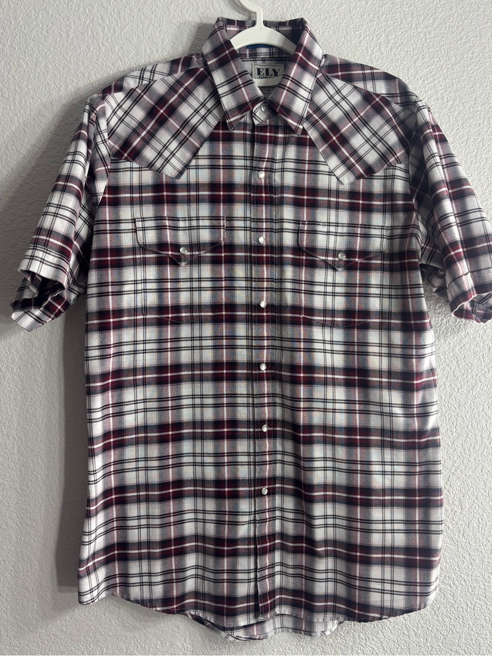 Ely Cattleman Short-Sleeve Pearl Snap Button-Up Burgundy Plaid Western Shirt M